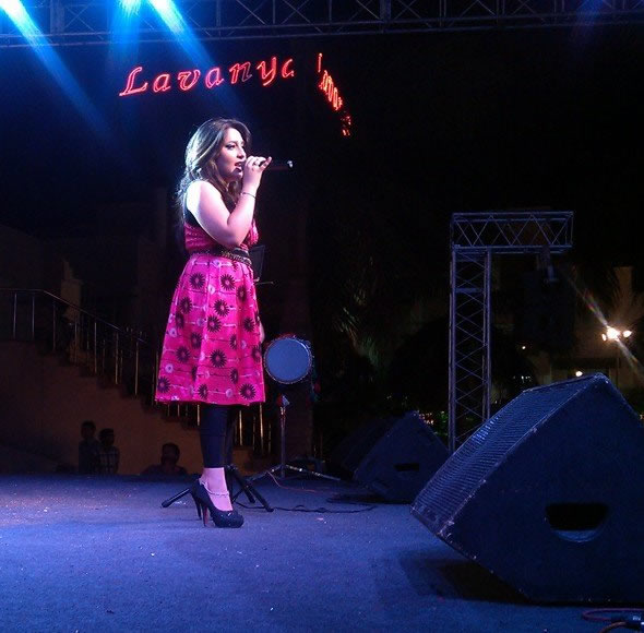 professional female singer vadodara