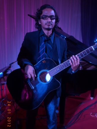 male guitar players vadodara