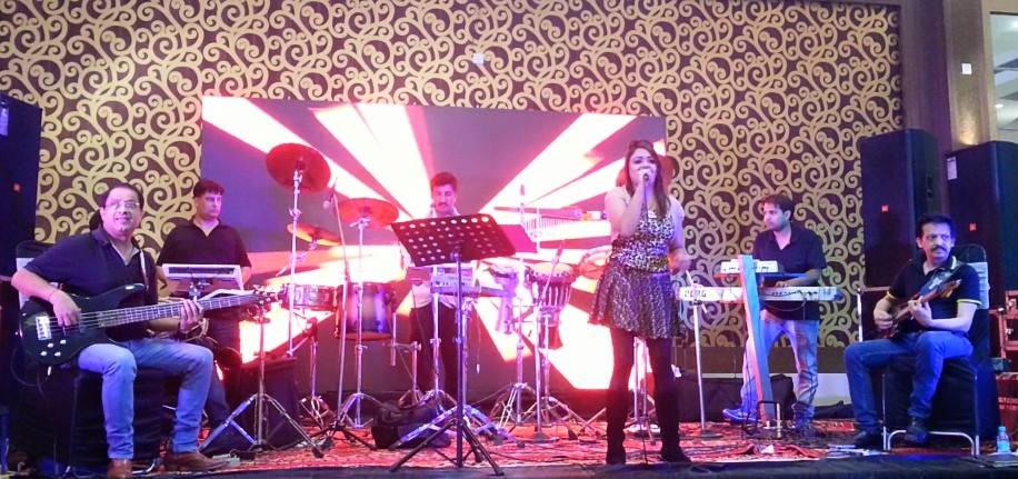 famous jazz singer vadodara