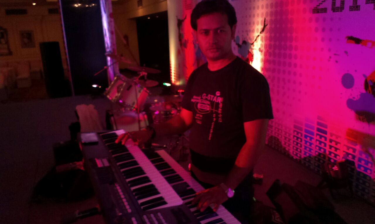 male keyboard player vadodara